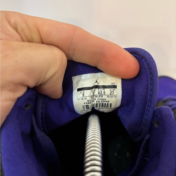 Jordan 1 Mid Black Grape (Women Jordan 1 mid grape size 9